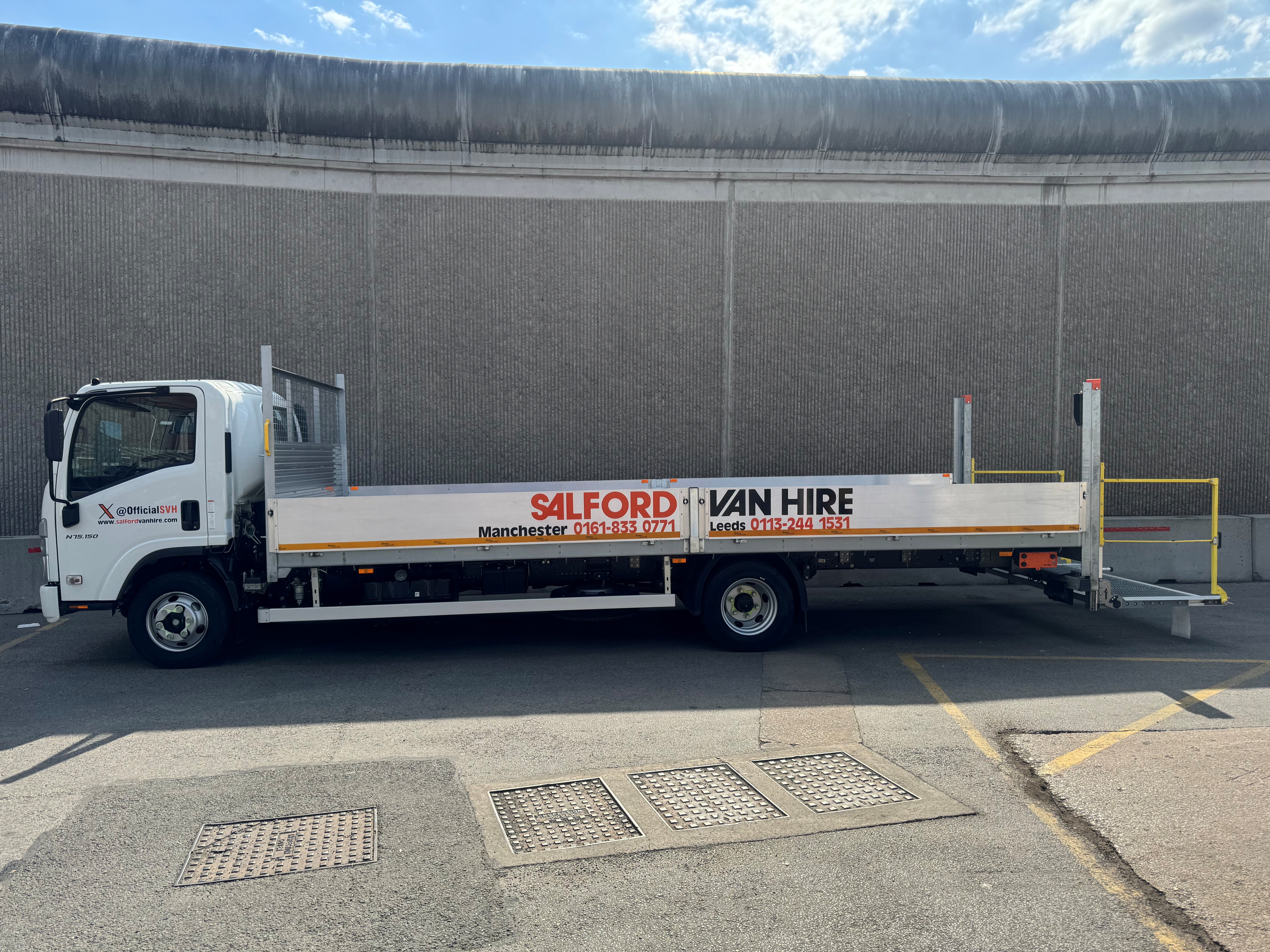 7.5T GVW Dropsided Truck with Tail Lift